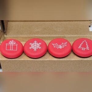Silicone Wine Bottle Stoppers With Holiday-Themed Engravings